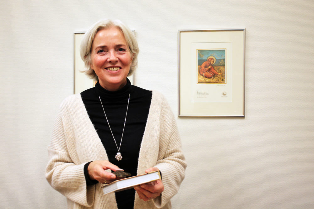 Sist uke var Anne-Rigmor Stock Evje, ny leder av skolekontoret i Oslo katolske bispedømme (OKB), på visitt på skolen.