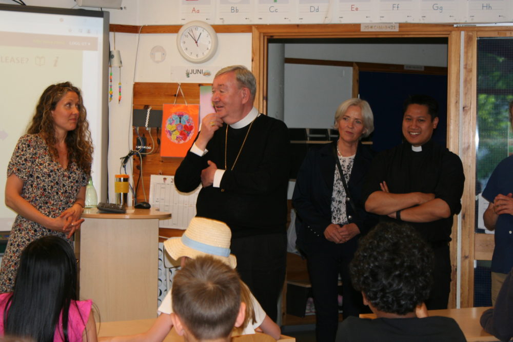 I dag hadde vi på St. Paul skole den glede av å ha selveste biskop Bernt Eidsvig på besøk på skolen.