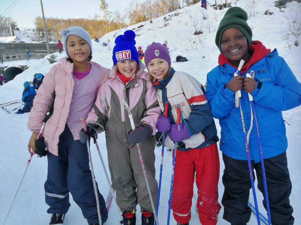 Tirsdag 9. januar hadde småskolen skidag - med masse snø og mye gøy på Totland.