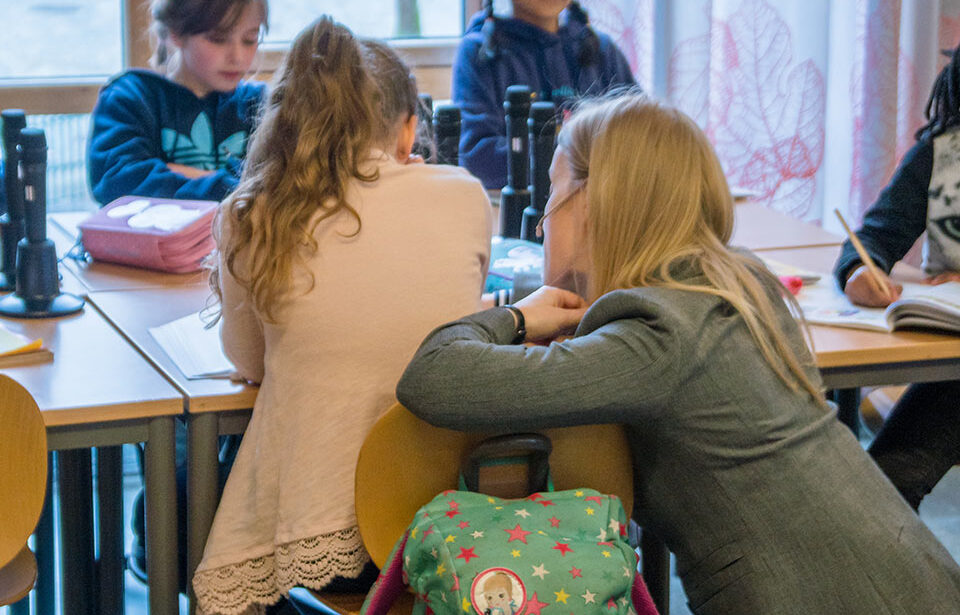 Kan du tenke deg å jobbe med barn og ungdom sentralt i Bergen? Vi søker skoleassistenter ut skoleåret 2023/2024.